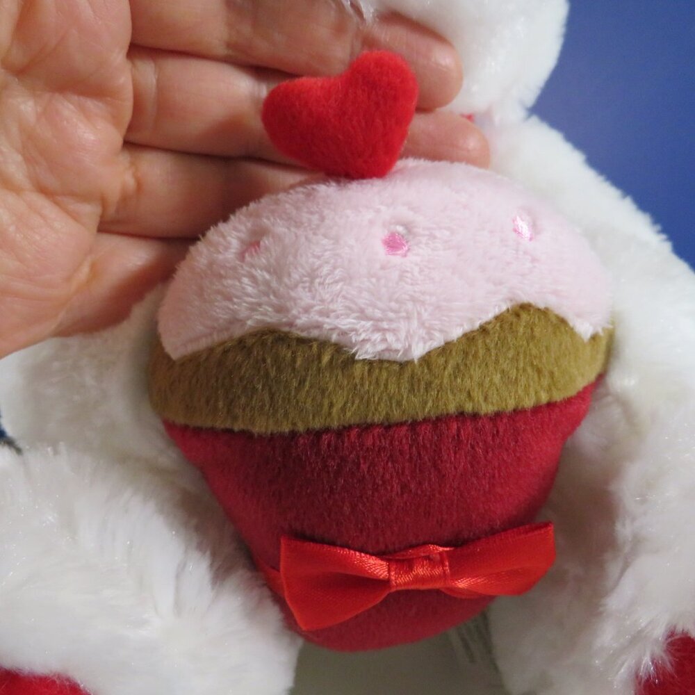 sweet heart White Bear with fabric cupcake valentines - Picture 4 of 13